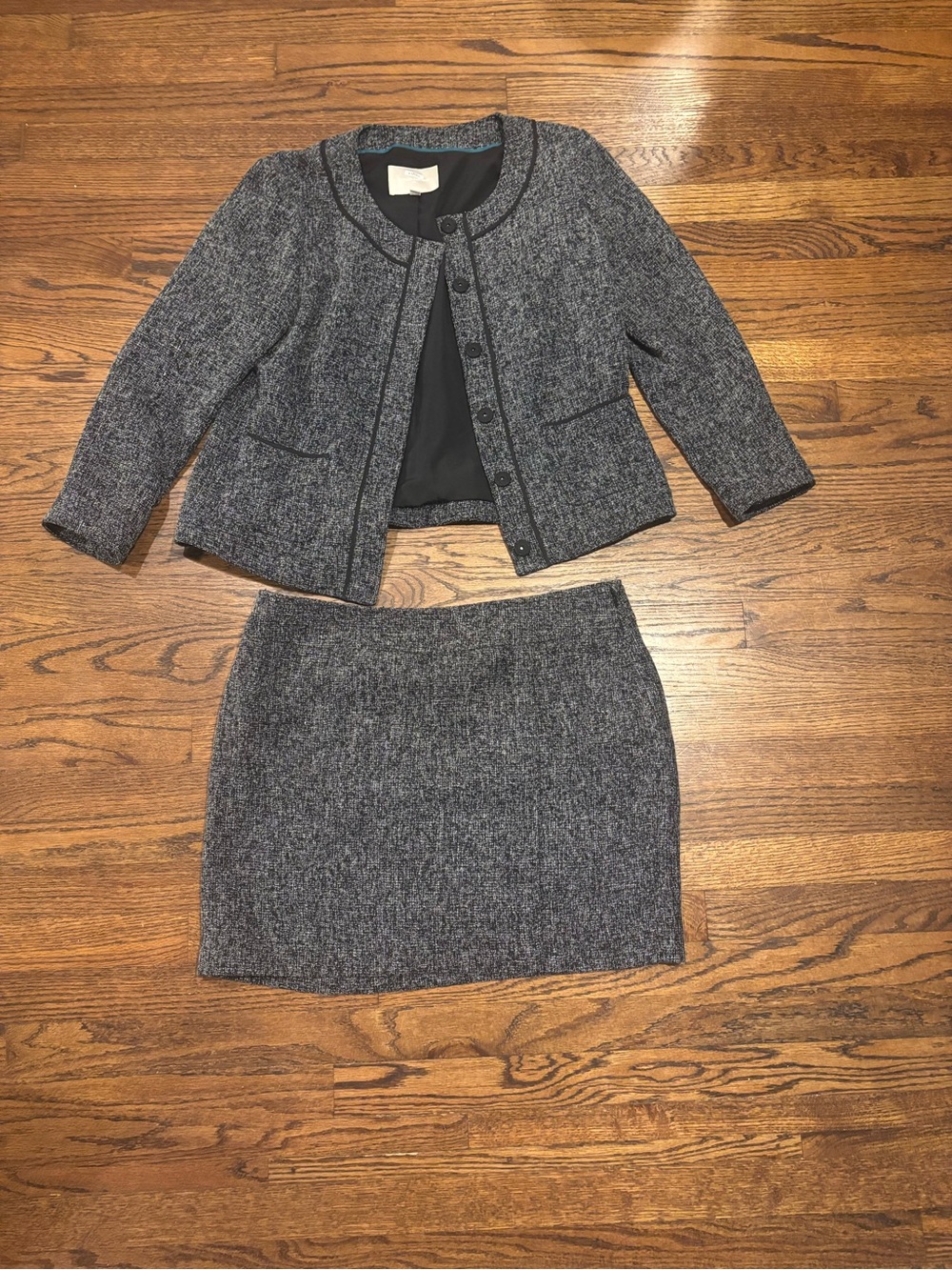 BANANA REPUBLIC Two-Piece Gray Tweed Skirt Suit